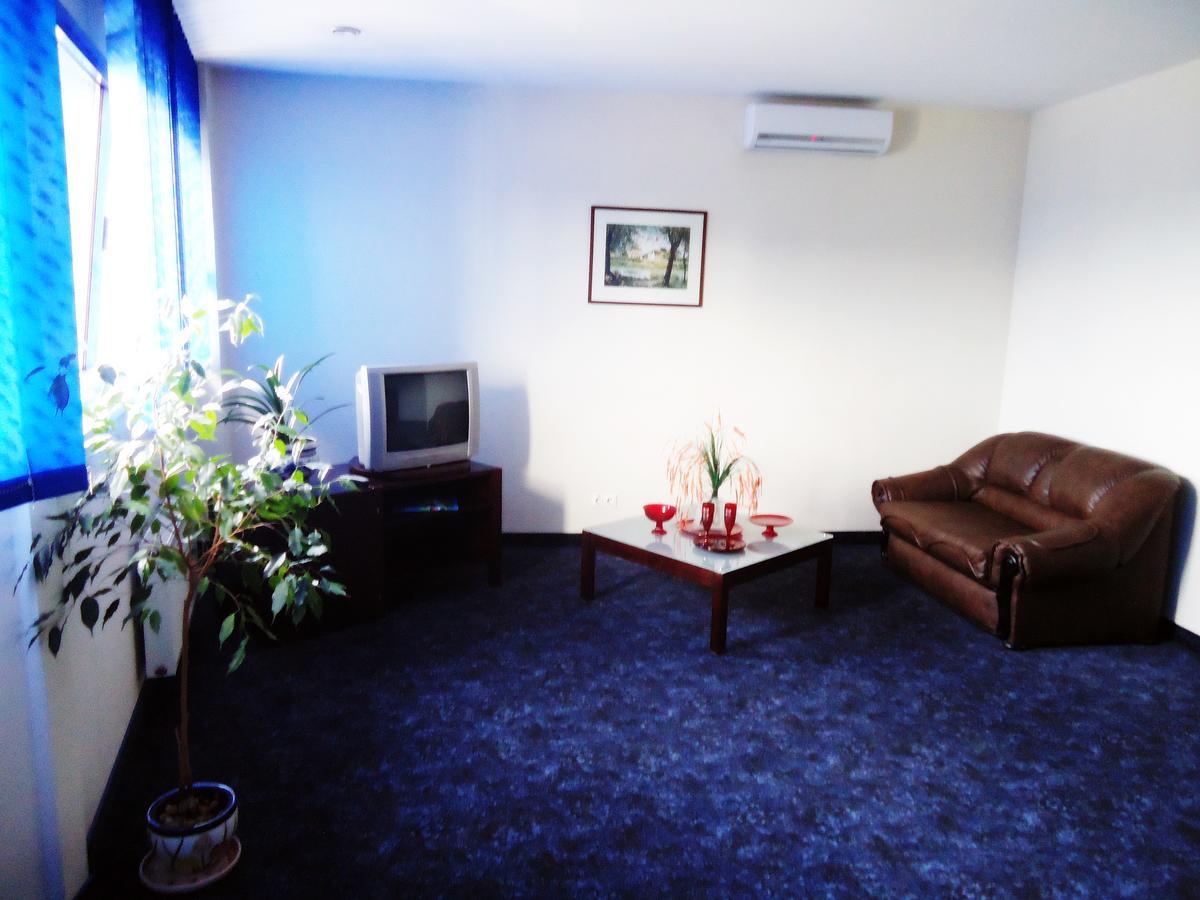 Tanagra Hotel Vilnius Extérieur photo