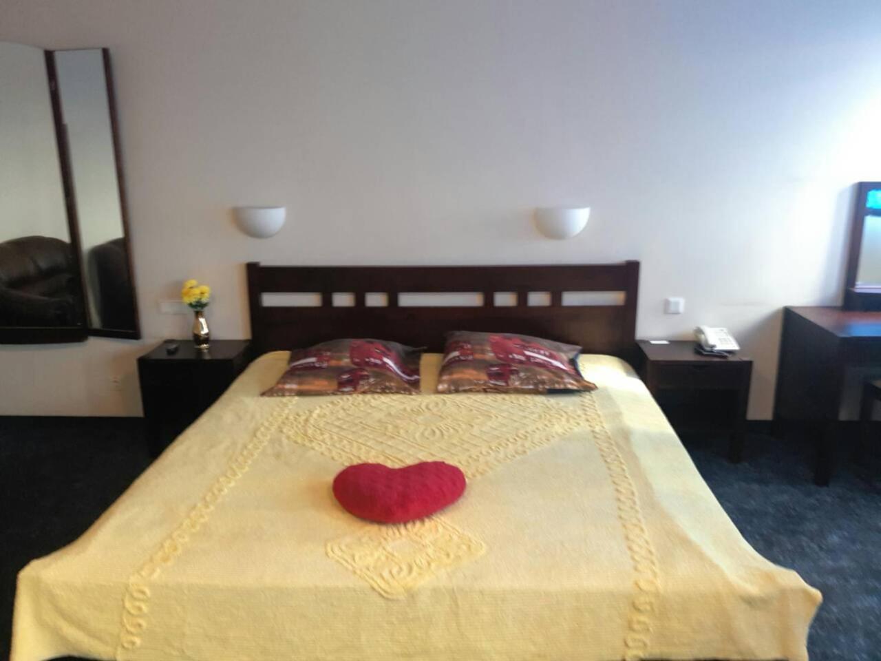Tanagra Hotel Vilnius Extérieur photo